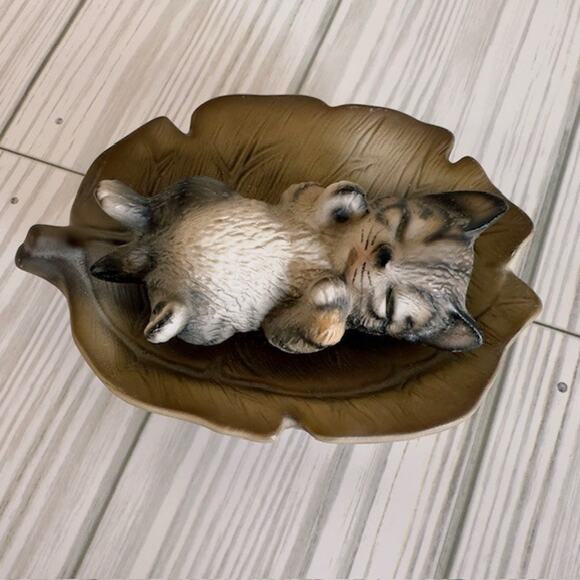 Global Art Harvey Knox Kingdom Cat Sleeping in Leaf E172A85 Japan 1983 VTG - Picture 15 of 15